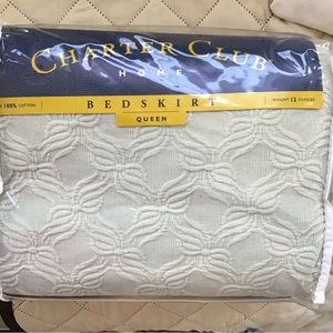 New Charter Club Home Bedskirt Queen- pistachio color